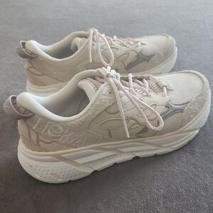 NWOT HOKA Women's Clifton L suede beige and White Sneakers